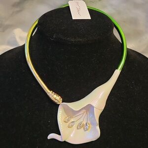 Betsey Johnson Calla Lily Hinged Necklace Bnwt EL